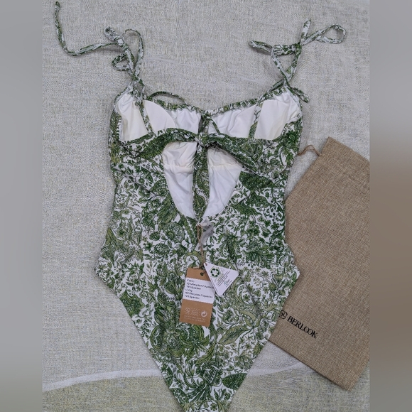 Berlook / BNWT / small / Medium / large  / bikini - Picture 3 of 3